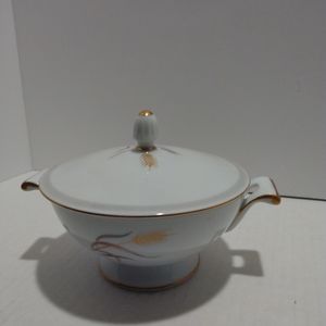 Vtg Sango " Harvest Gold" pattern sugar bowl with lid.